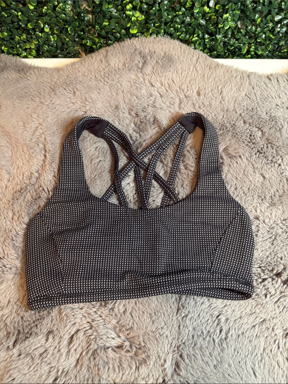 lululemon athletica Black & White Strappy-Back Sports Bra Size 4